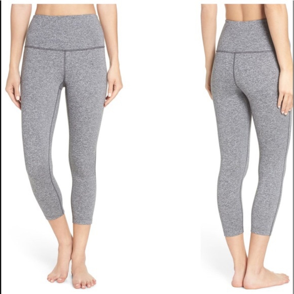 Y2k Capri Leggings in Grey